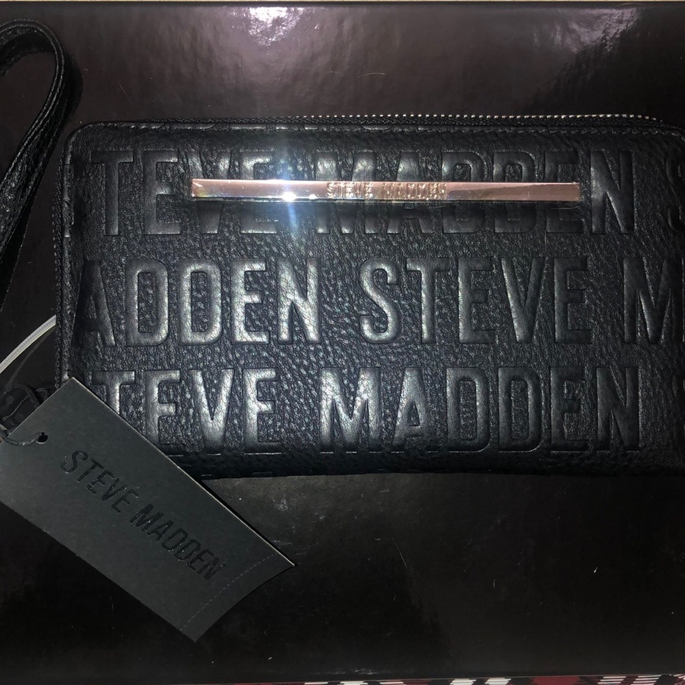 Steve Madden wristlet